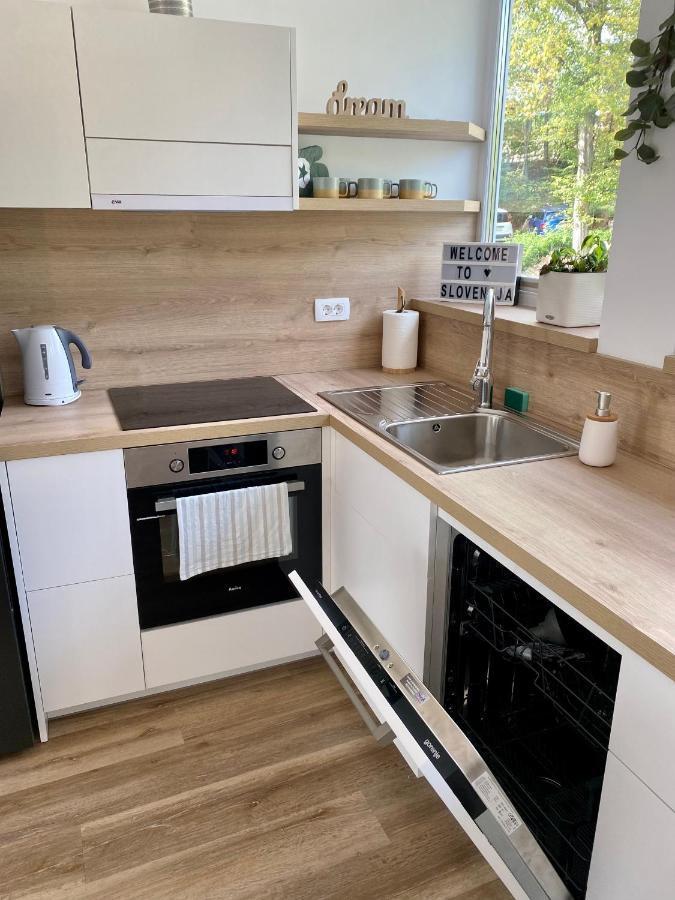 דירות Mengeš Sunny Oak Estate מראה חיצוני תמונה
