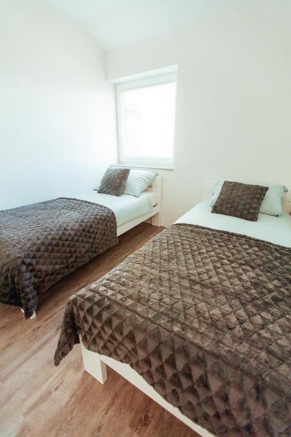 דירות Mengeš Sunny Oak Estate מראה חיצוני תמונה