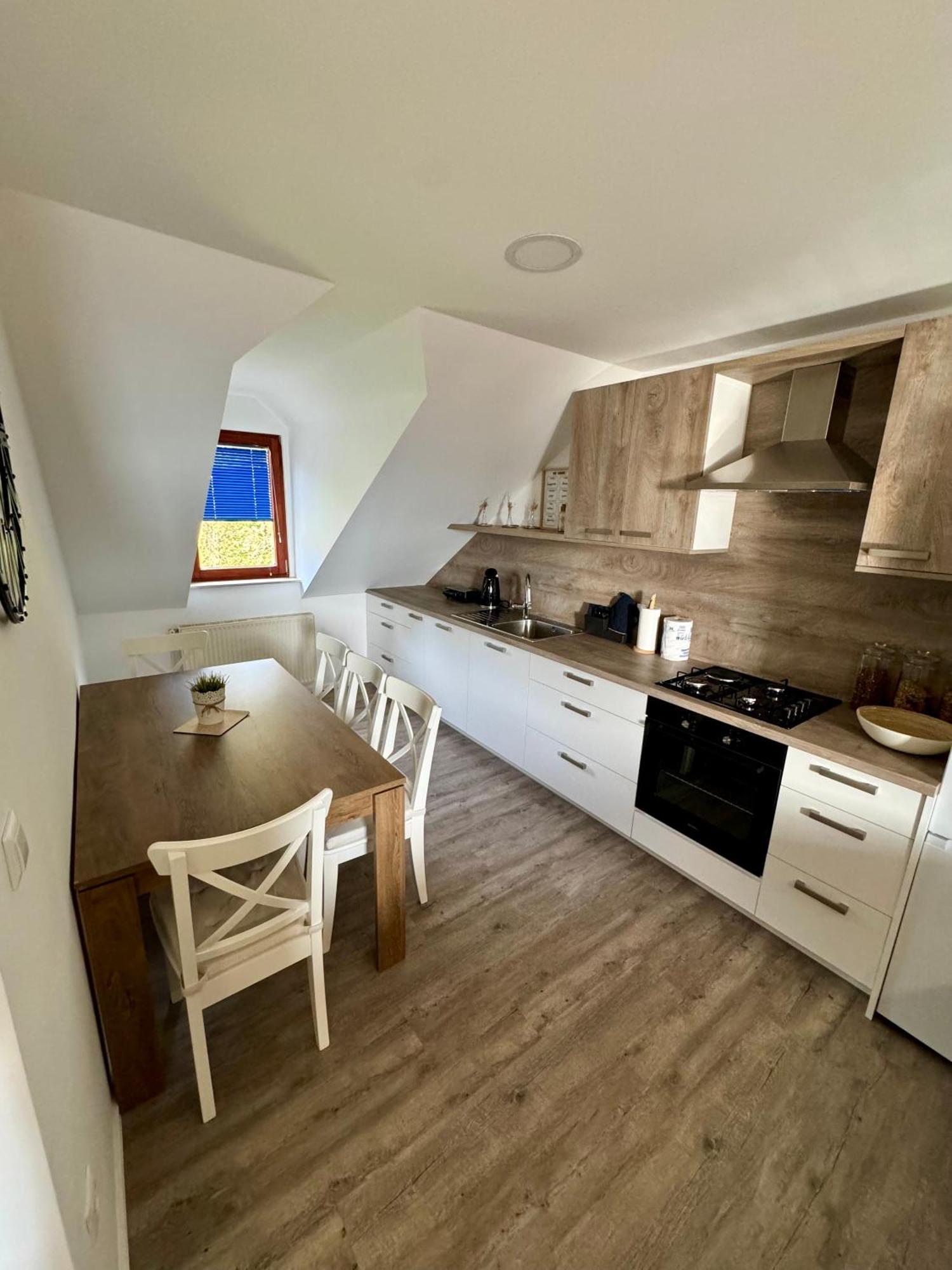 דירות Mengeš Sunny Oak Estate מראה חיצוני תמונה