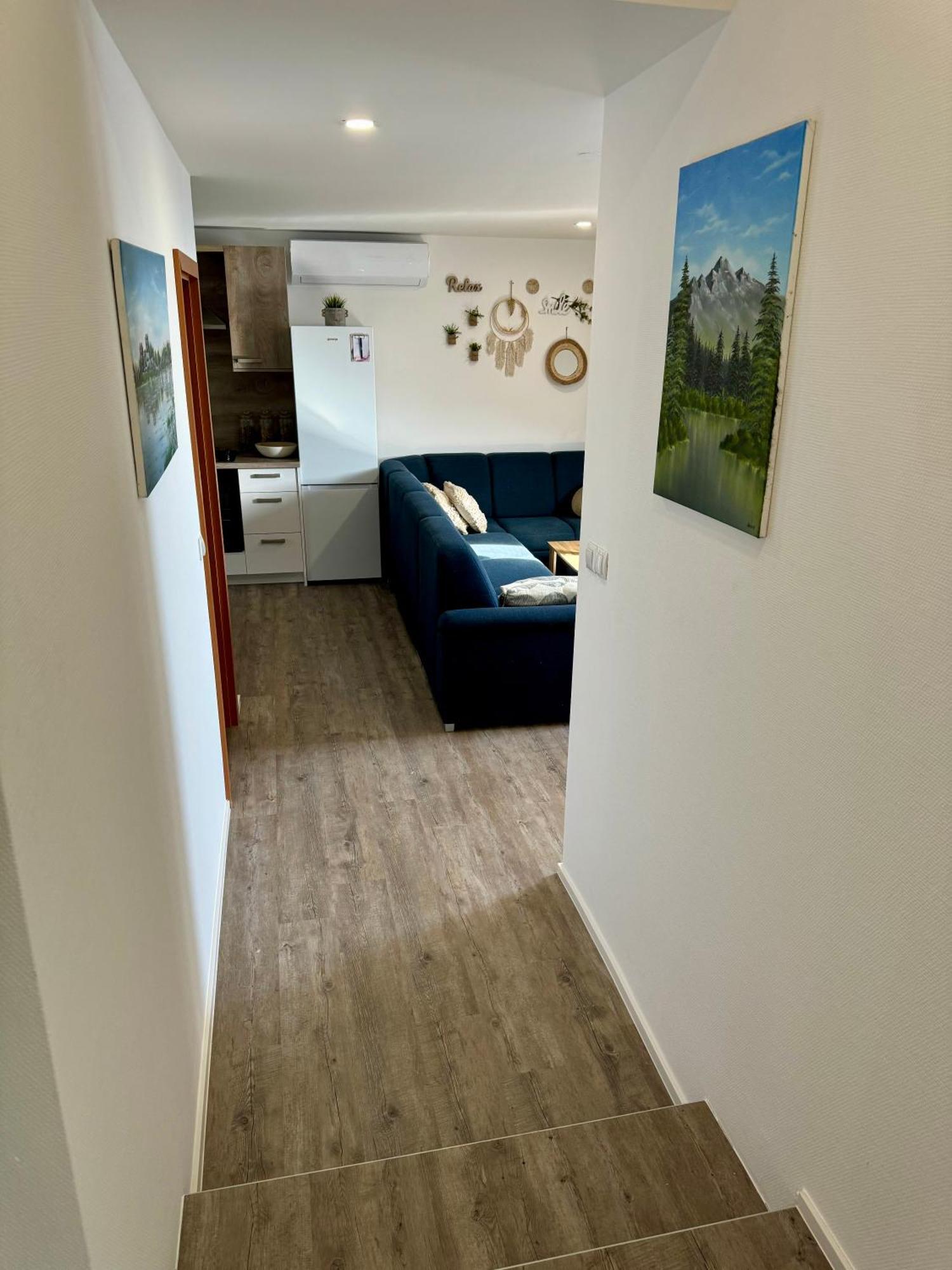 דירות Mengeš Sunny Oak Estate מראה חיצוני תמונה