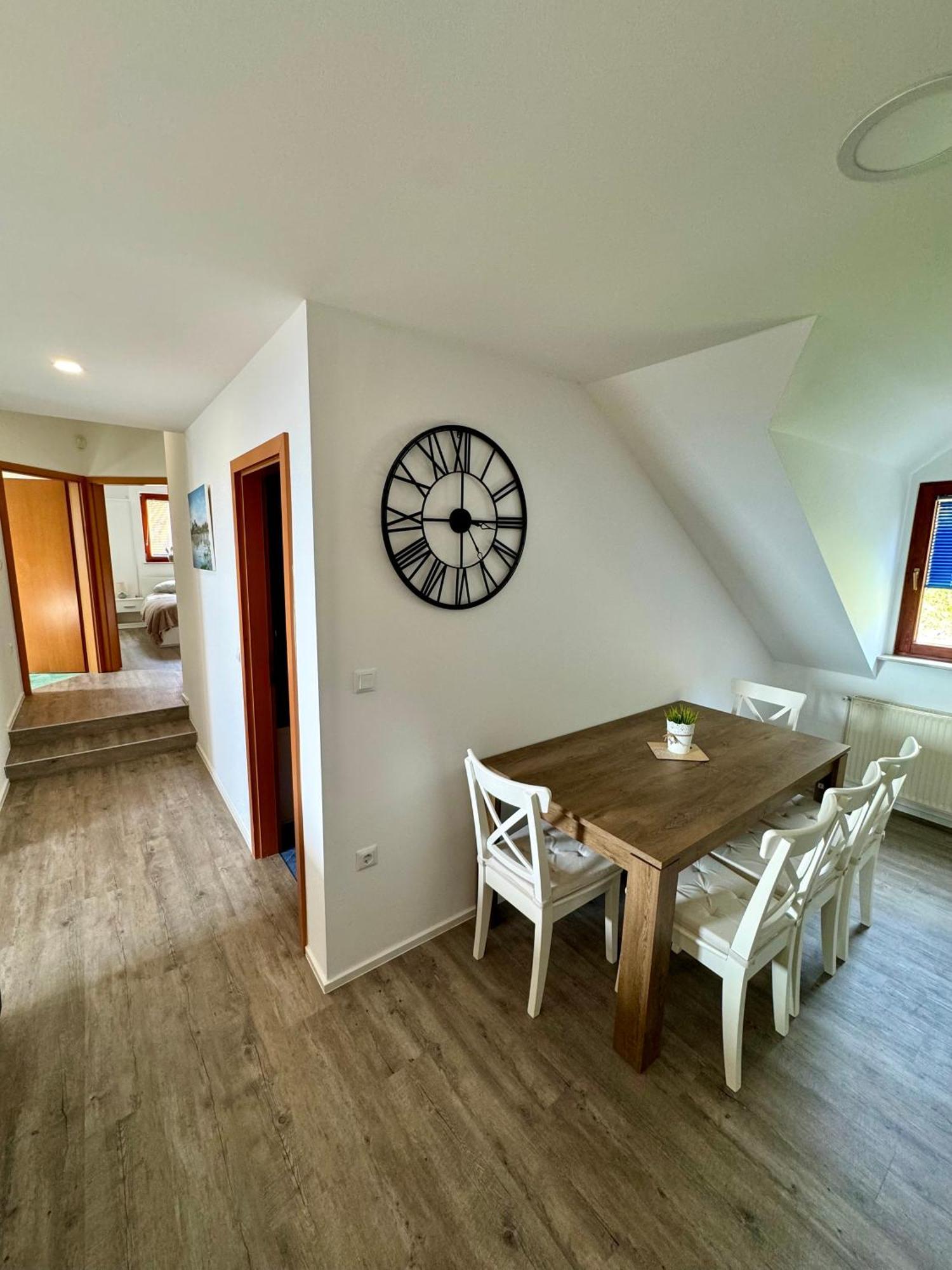 דירות Mengeš Sunny Oak Estate מראה חיצוני תמונה
